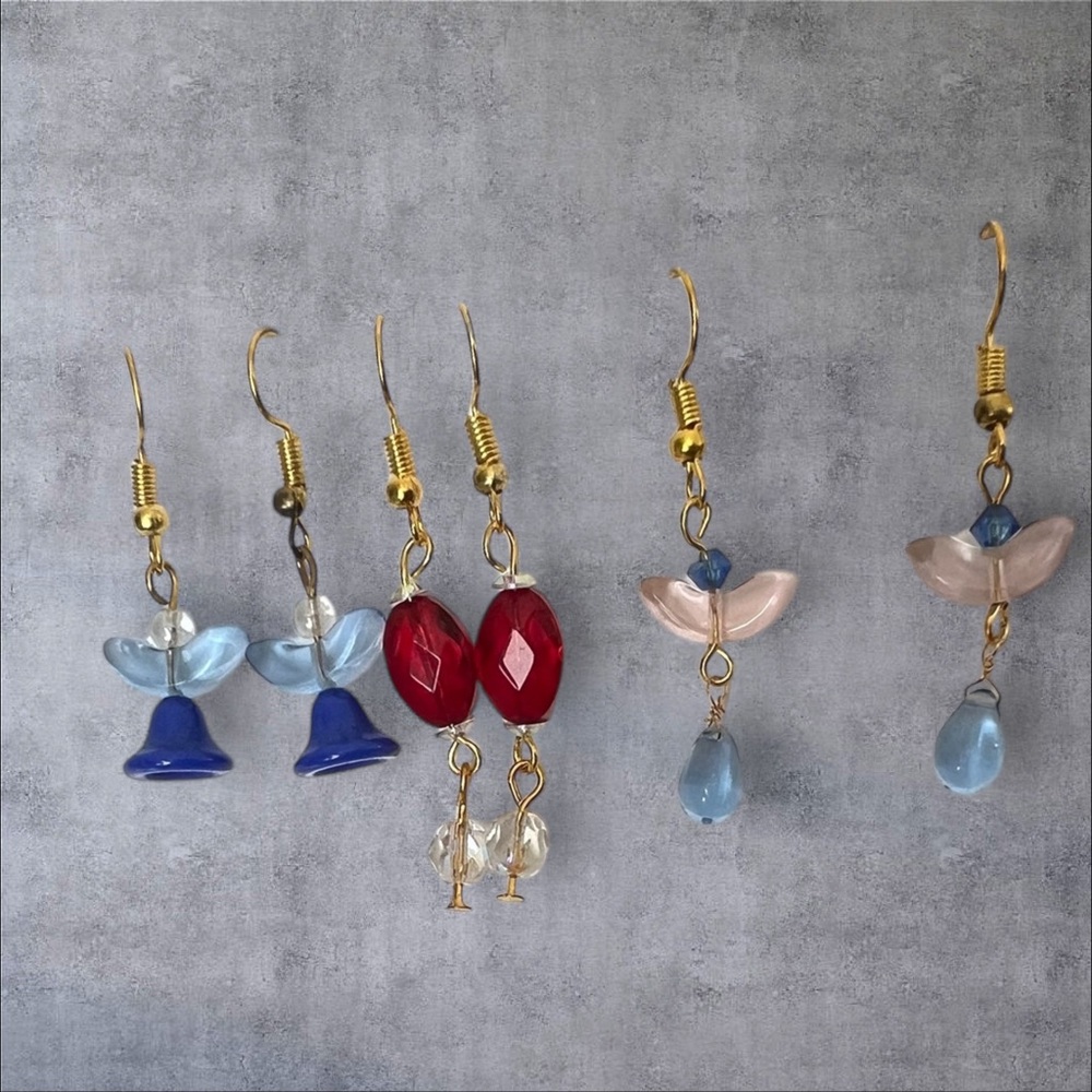 Lot of 3 multicolored dangling earrings gold tone